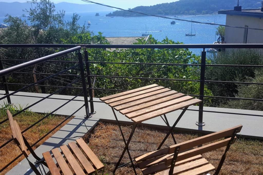 Infinity Blue Apartment Porto Venere Bagian luar foto